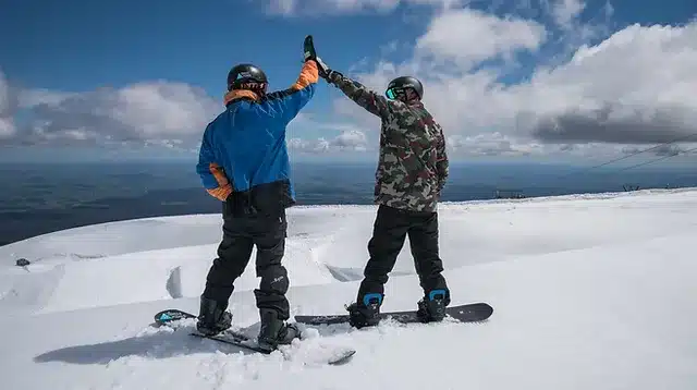 3d3105_b23ed577bd5948deb86a346a90cd1434~mv2 Get a Tūroa Day Pass when you book a Next Step Lesson at Snowplanet