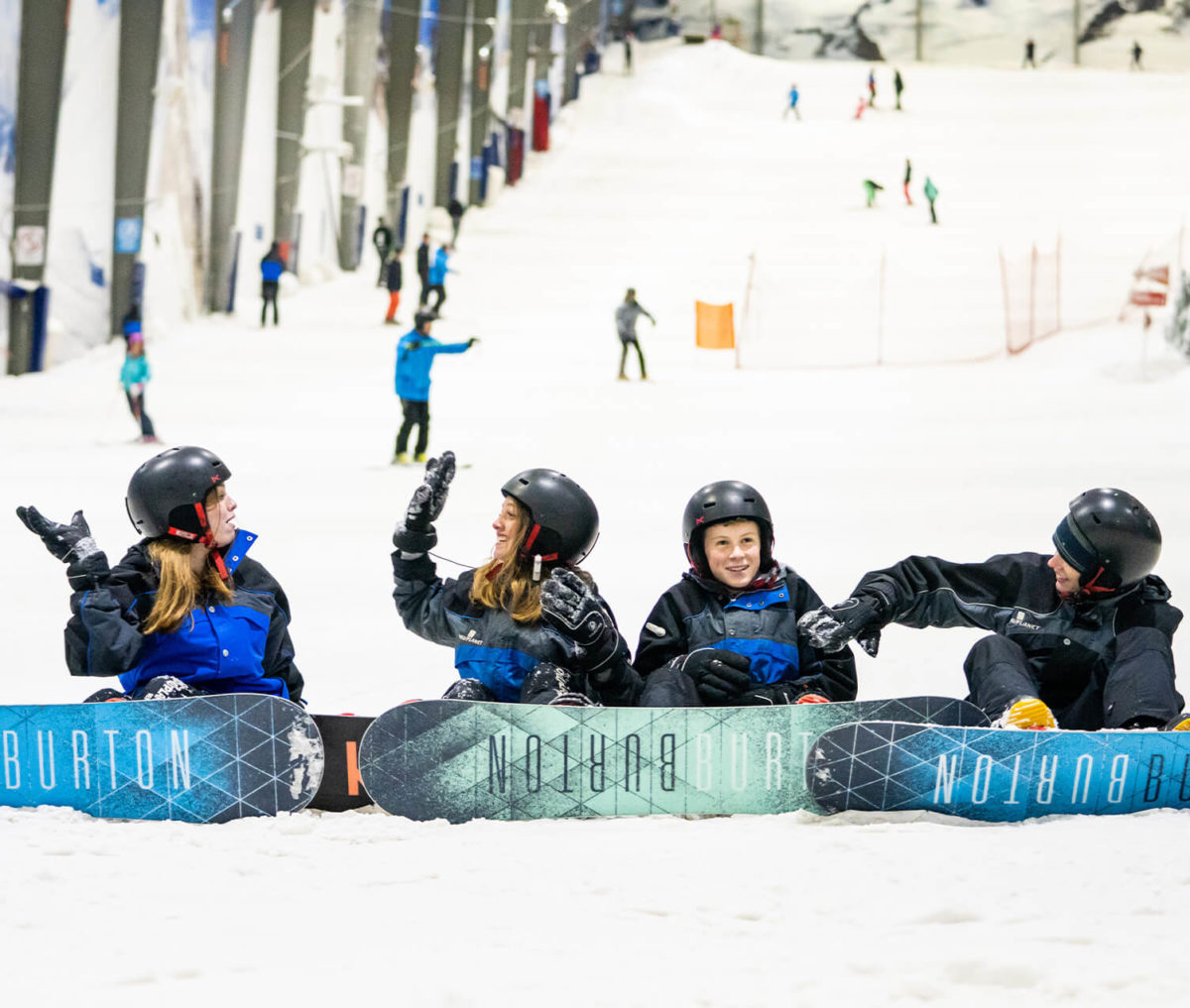 4 young snowboarders at Snowplanet