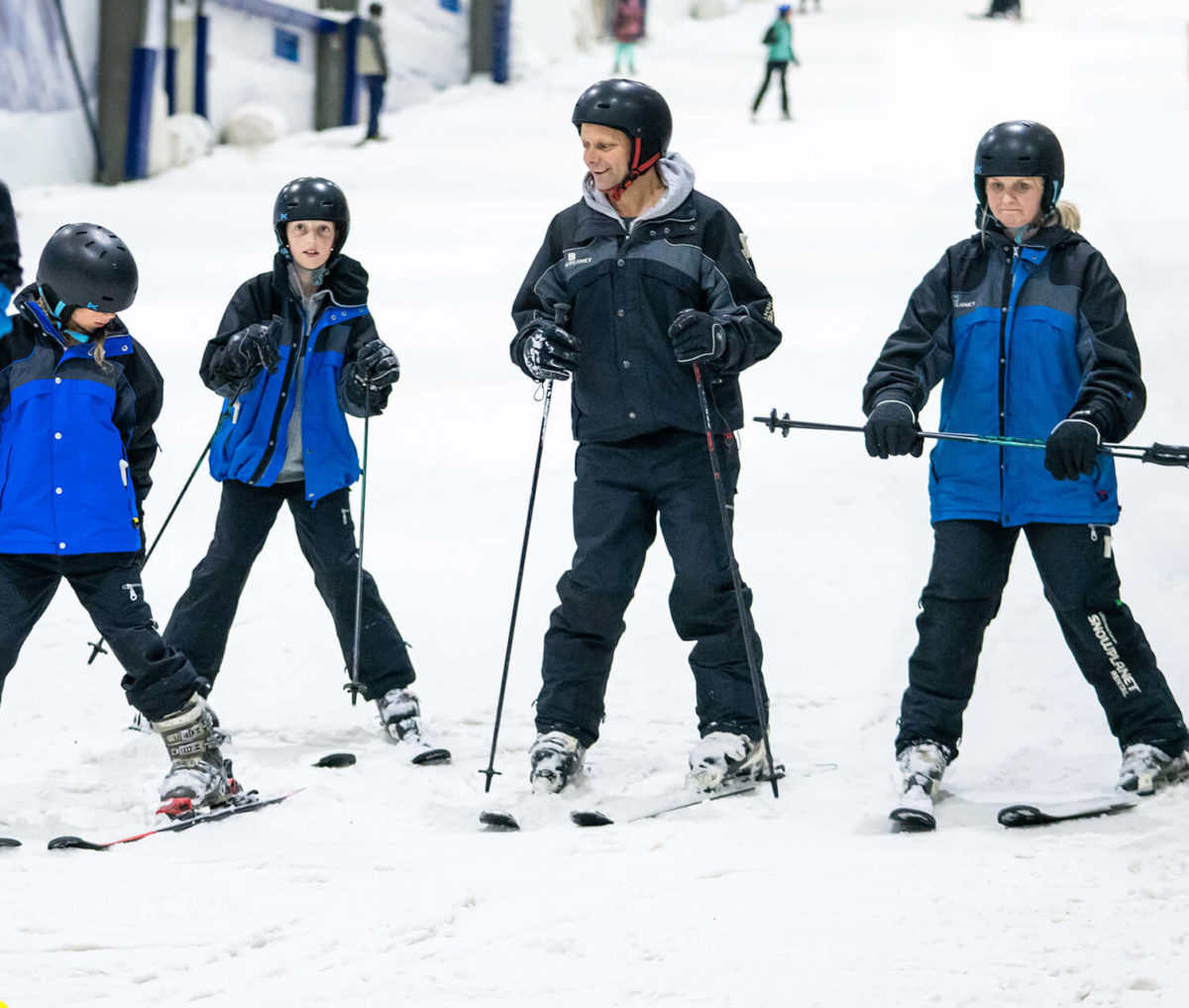Family skiing at Snowplanet