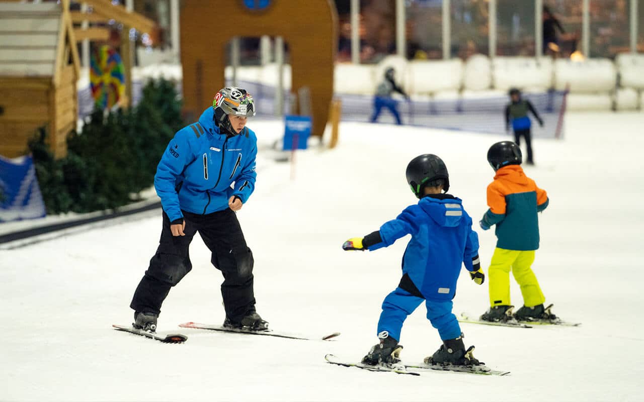 School kids skiing at Snowplanet